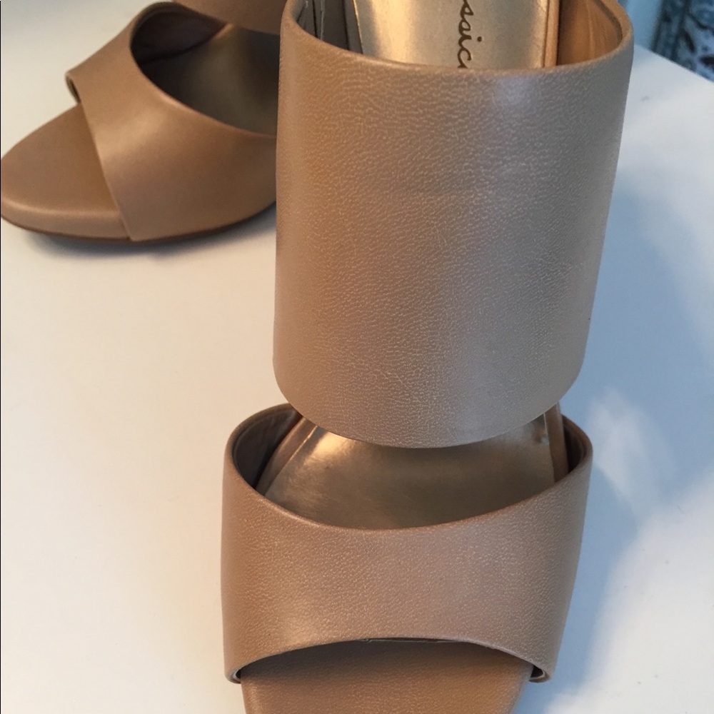 Jessica Simpson tan heels